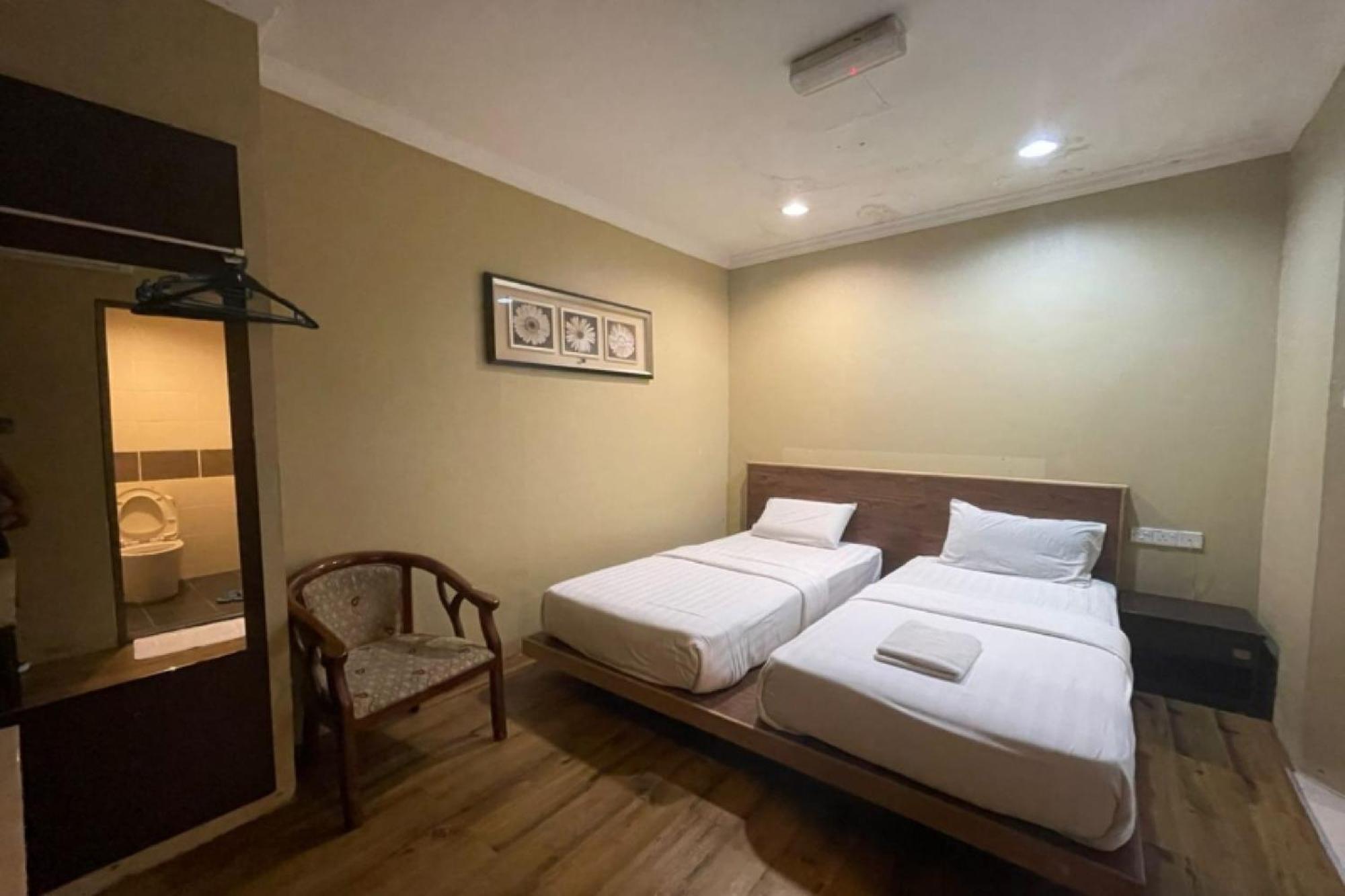 Oyo 90411 Perdana Hotel ลาบวน ภายนอก รูปภาพ