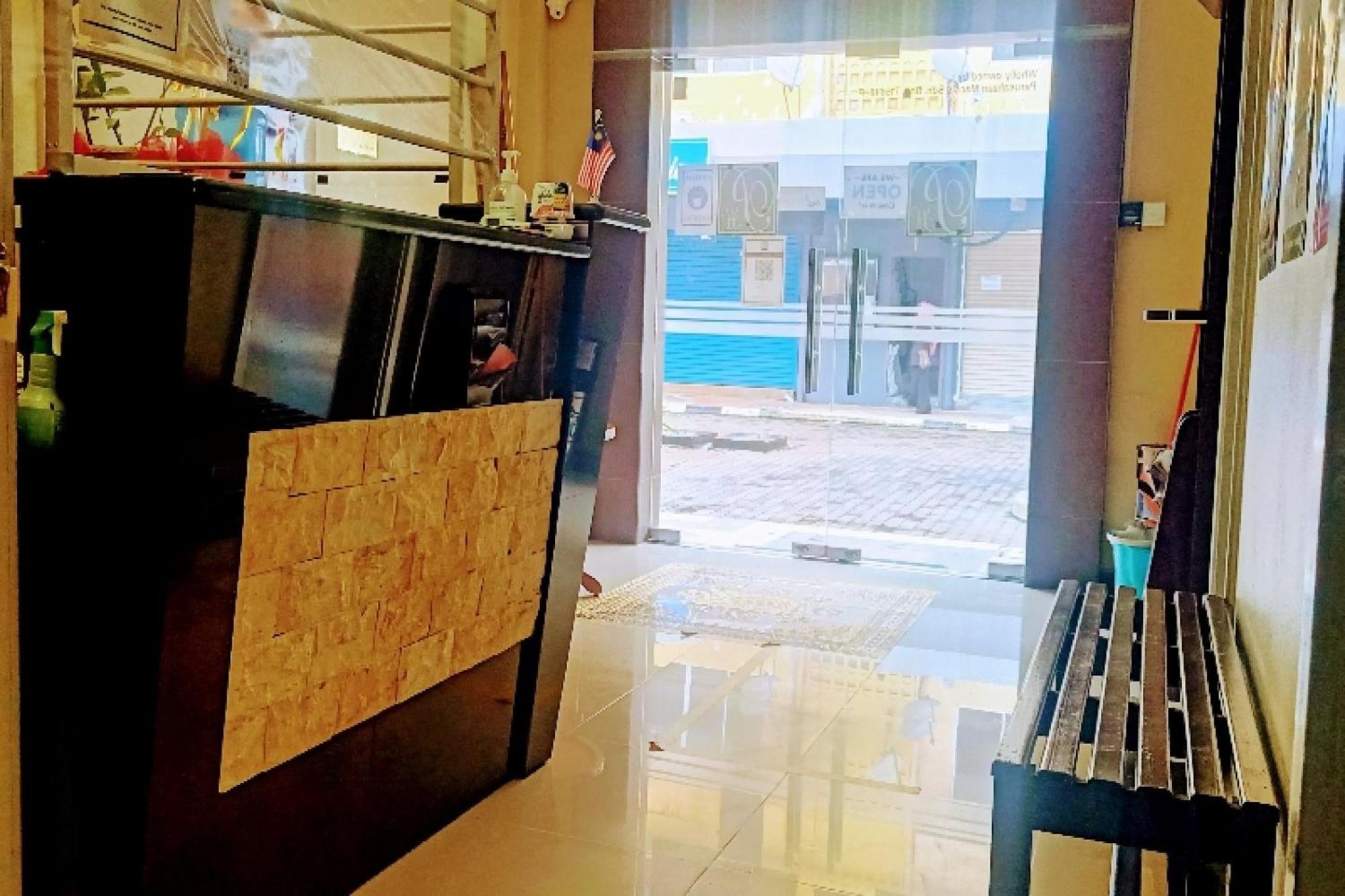 Oyo 90411 Perdana Hotel ลาบวน ภายนอก รูปภาพ