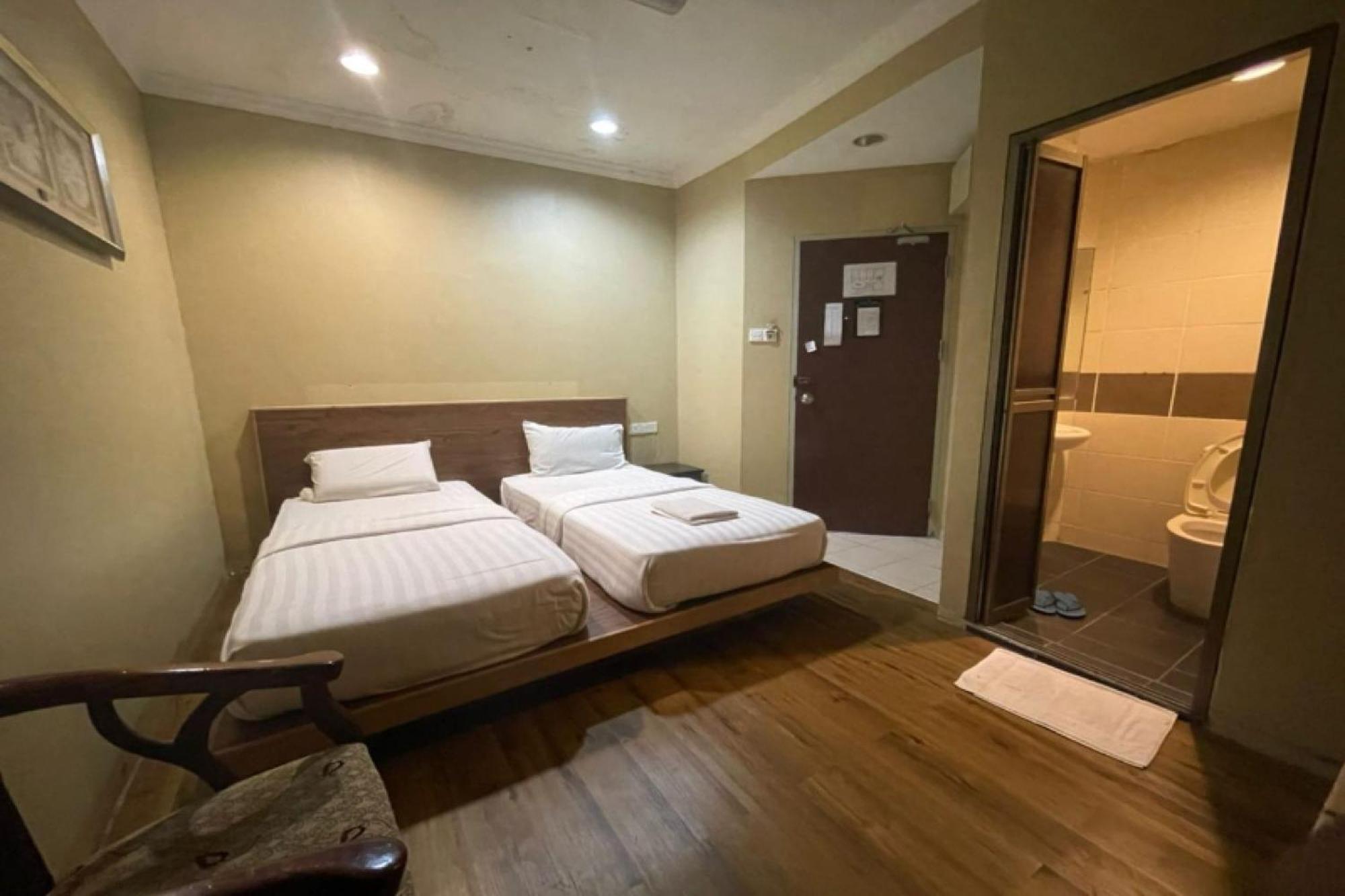Oyo 90411 Perdana Hotel ลาบวน ภายนอก รูปภาพ