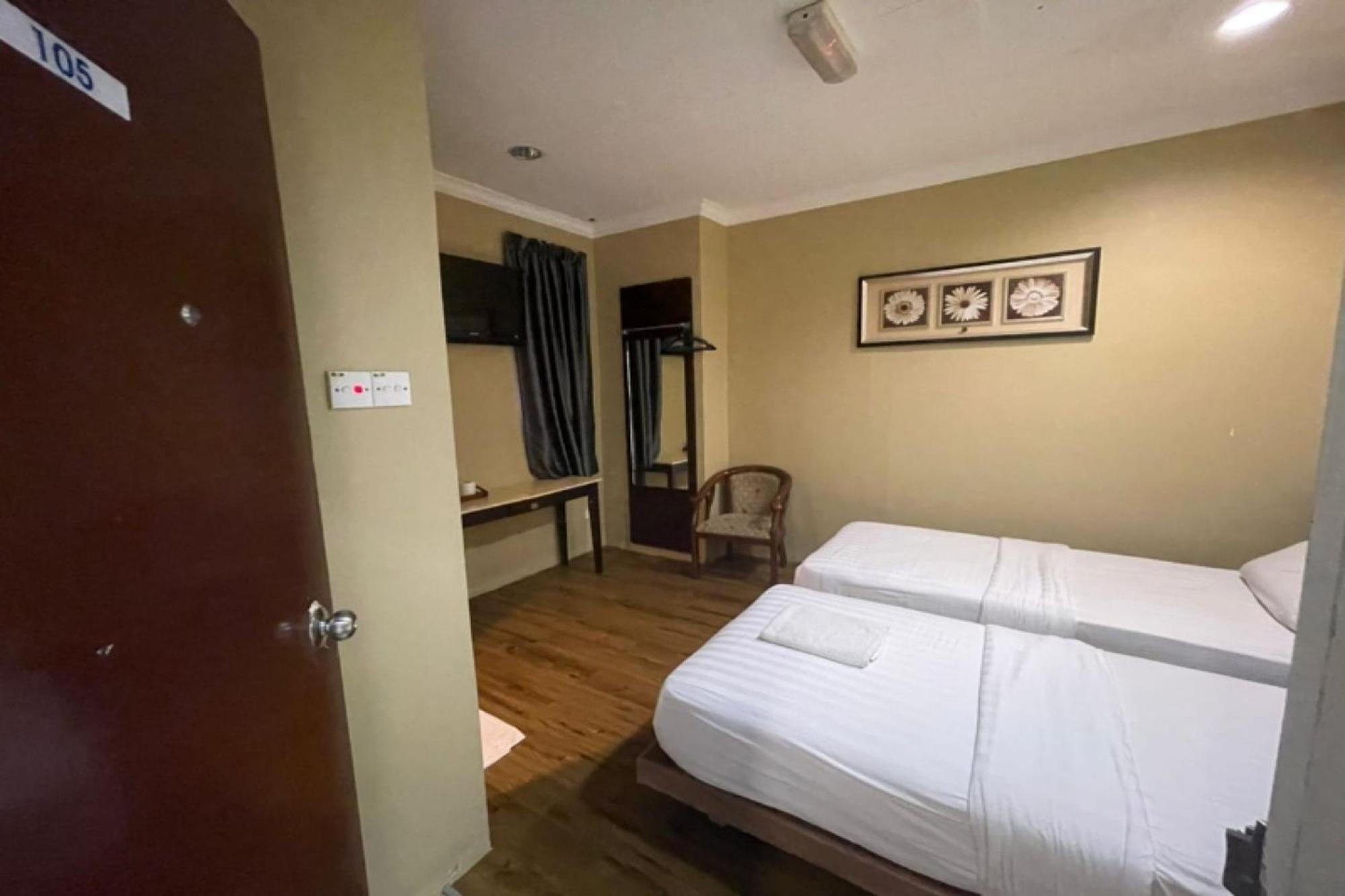 Oyo 90411 Perdana Hotel ลาบวน ภายนอก รูปภาพ