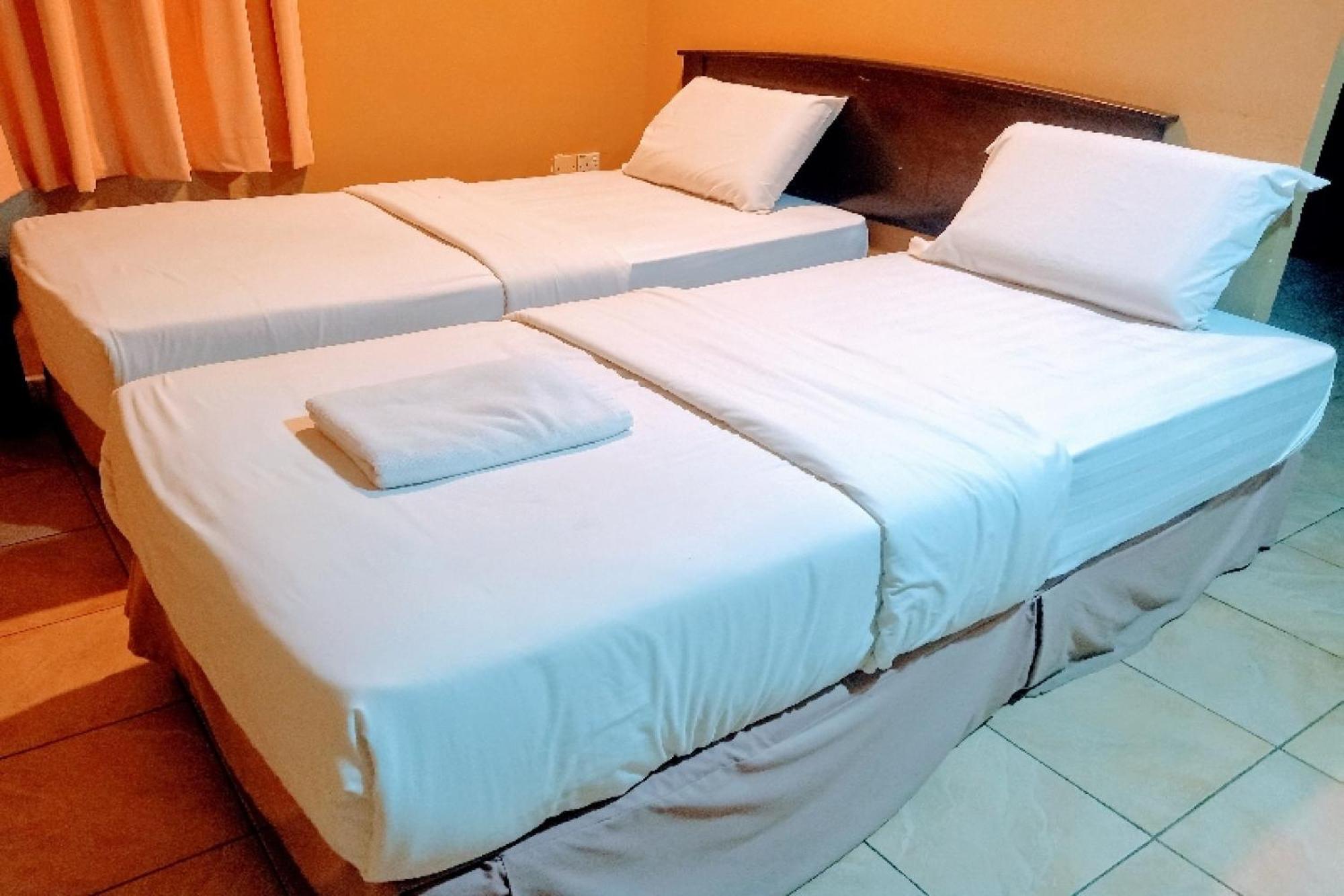 Oyo 90411 Perdana Hotel ลาบวน ภายนอก รูปภาพ