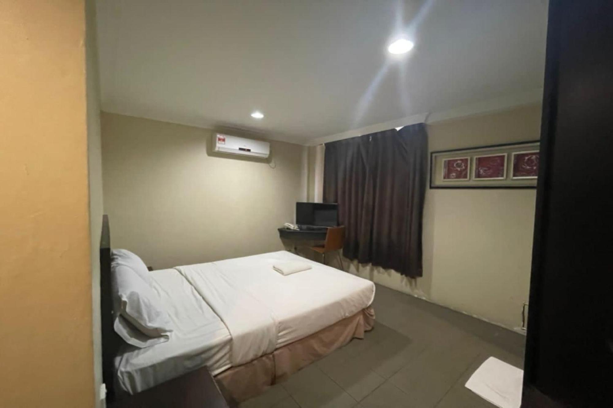 Oyo 90411 Perdana Hotel ลาบวน ภายนอก รูปภาพ